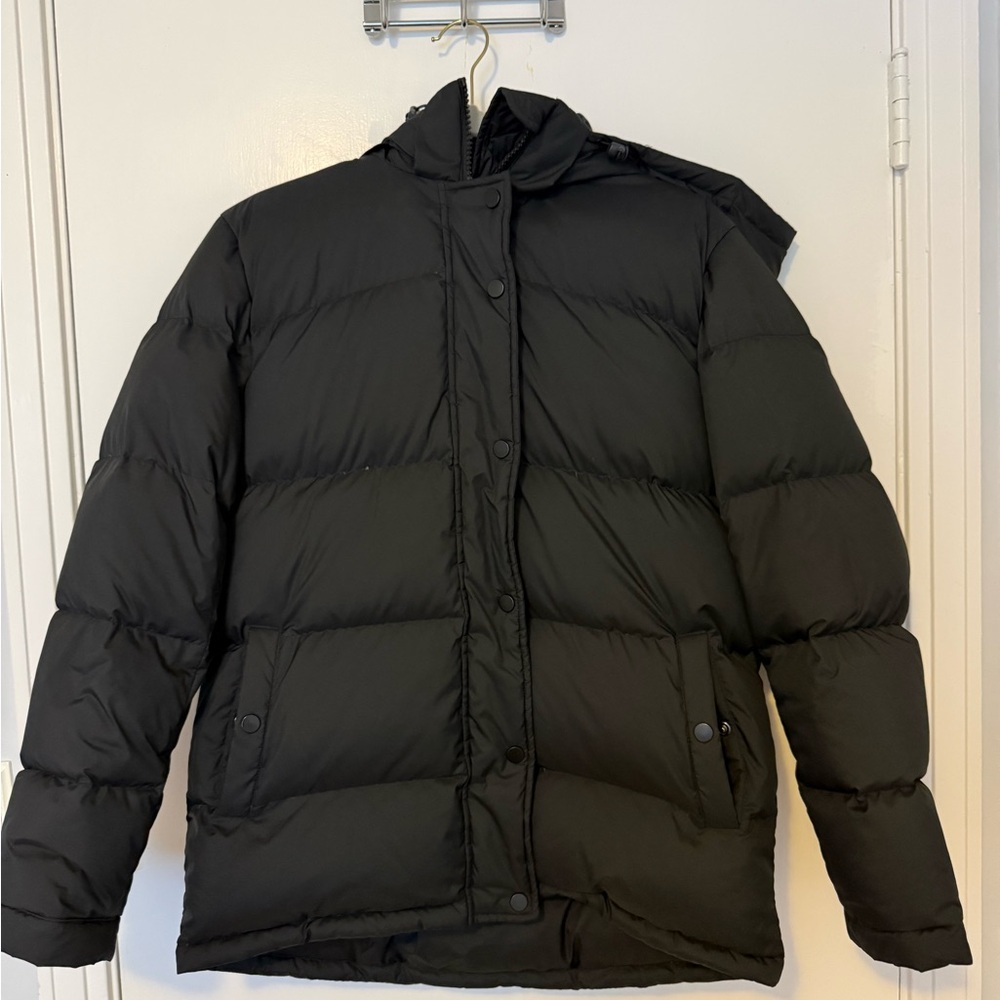 Quince Women’s Black Puffer Jacket